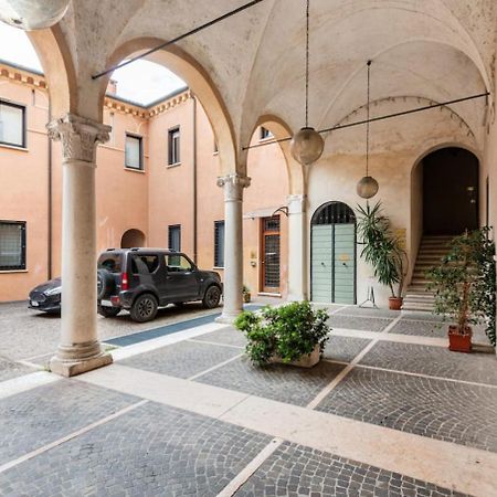 Residenza Palazzo Petrozzani Appartement Mantua Buitenkant foto
