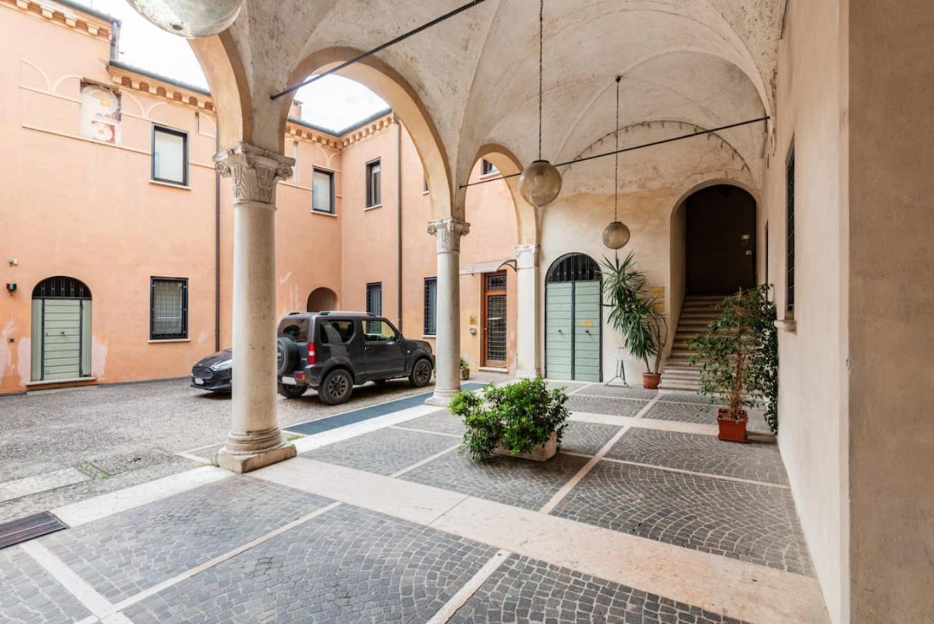 Residenza Palazzo Petrozzani Appartement Mantua Buitenkant foto